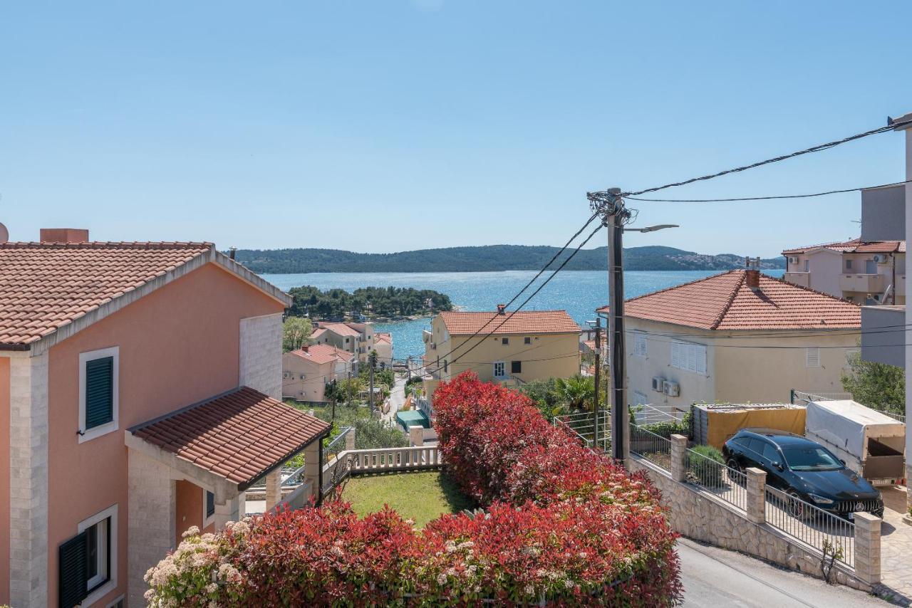 Comfortable Apartment Near The Sea Trogir Exterior photo